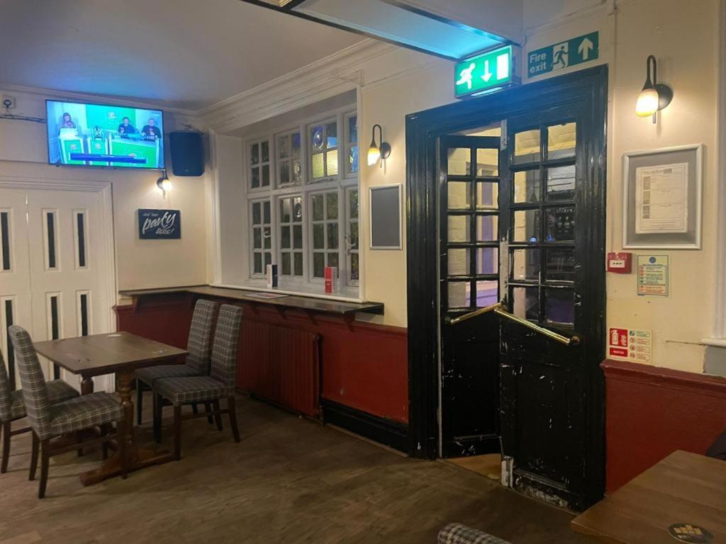 The Cranley Hotel Cranleigh Buitenkant foto