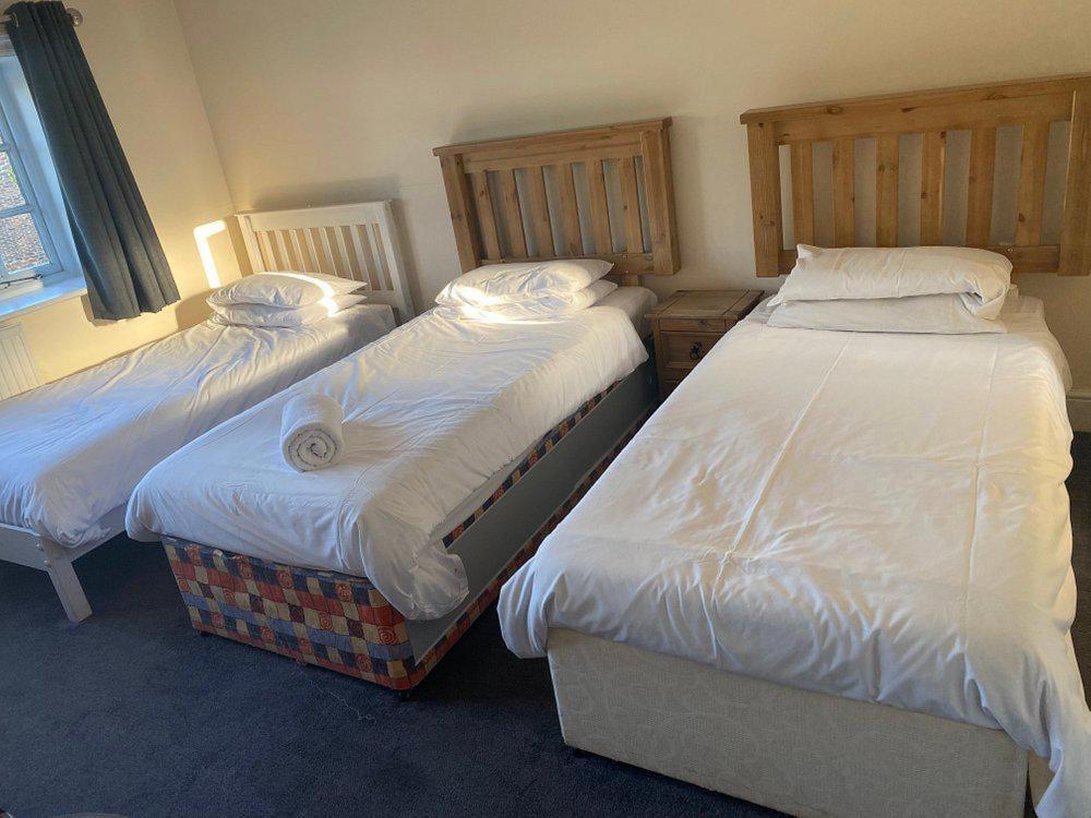 The Cranley Hotel Cranleigh Buitenkant foto