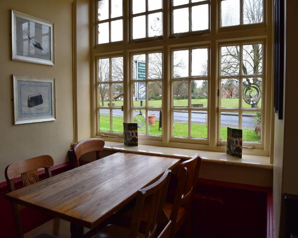 The Cranley Hotel Cranleigh Buitenkant foto