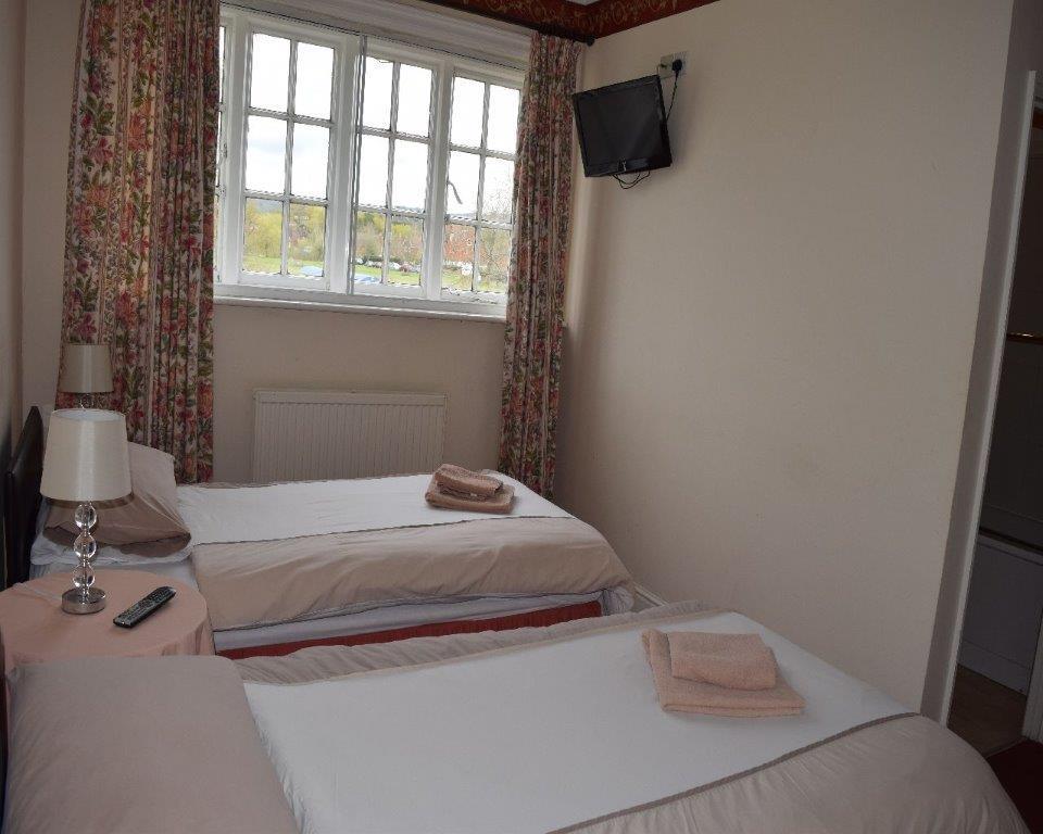 The Cranley Hotel Cranleigh Buitenkant foto