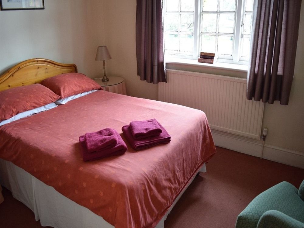 The Cranley Hotel Cranleigh Buitenkant foto