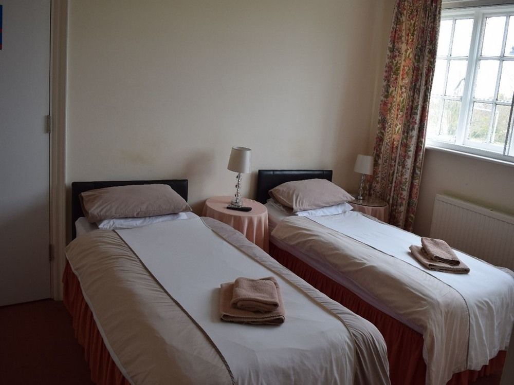 The Cranley Hotel Cranleigh Buitenkant foto