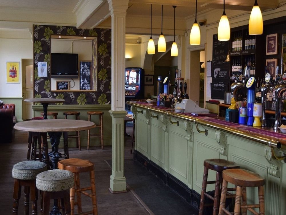 The Cranley Hotel Cranleigh Buitenkant foto
